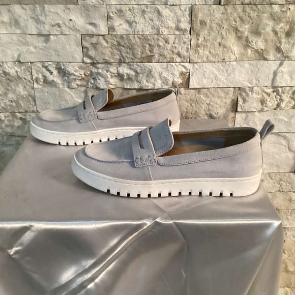 Vionic Uptown Loafer in the Skyway color - Picture 3 of 15